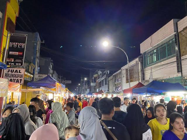 Kuliner Pasar Cidu Kota Makassar Memakai Bahu Jalan dan Diduga Disewakan Perbulan