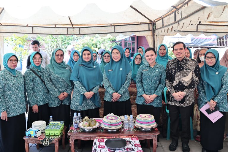 Ketua PKK Makassar Ikuti Launching Gerakan Membaca Buku KIA Oleh TP PKK Sulsel dan IDAI