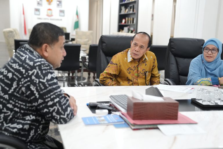 Wali Kota Makassar, Munafri Arifuddin, menghadiri rapat koordinasi Asosiasi Pemerintah Kota Seluruh Indonesia (APEKSI) Komwil VI yang digelar di Kantor Balai Kota Makassar, Kamis (24/7/2025).