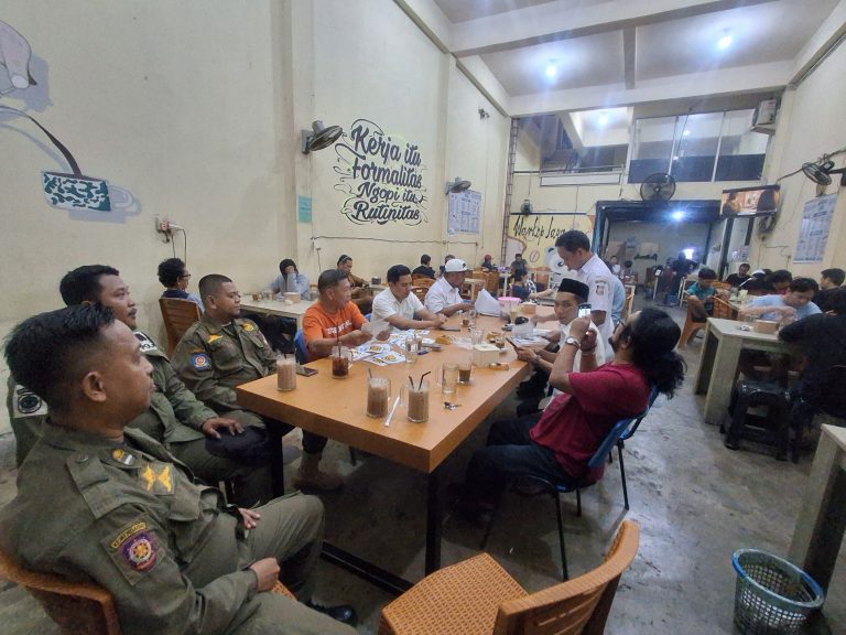 PD Pasar Makassar Tertibkan Pedagang Bayangan, Alihkan di Zona Nyaman