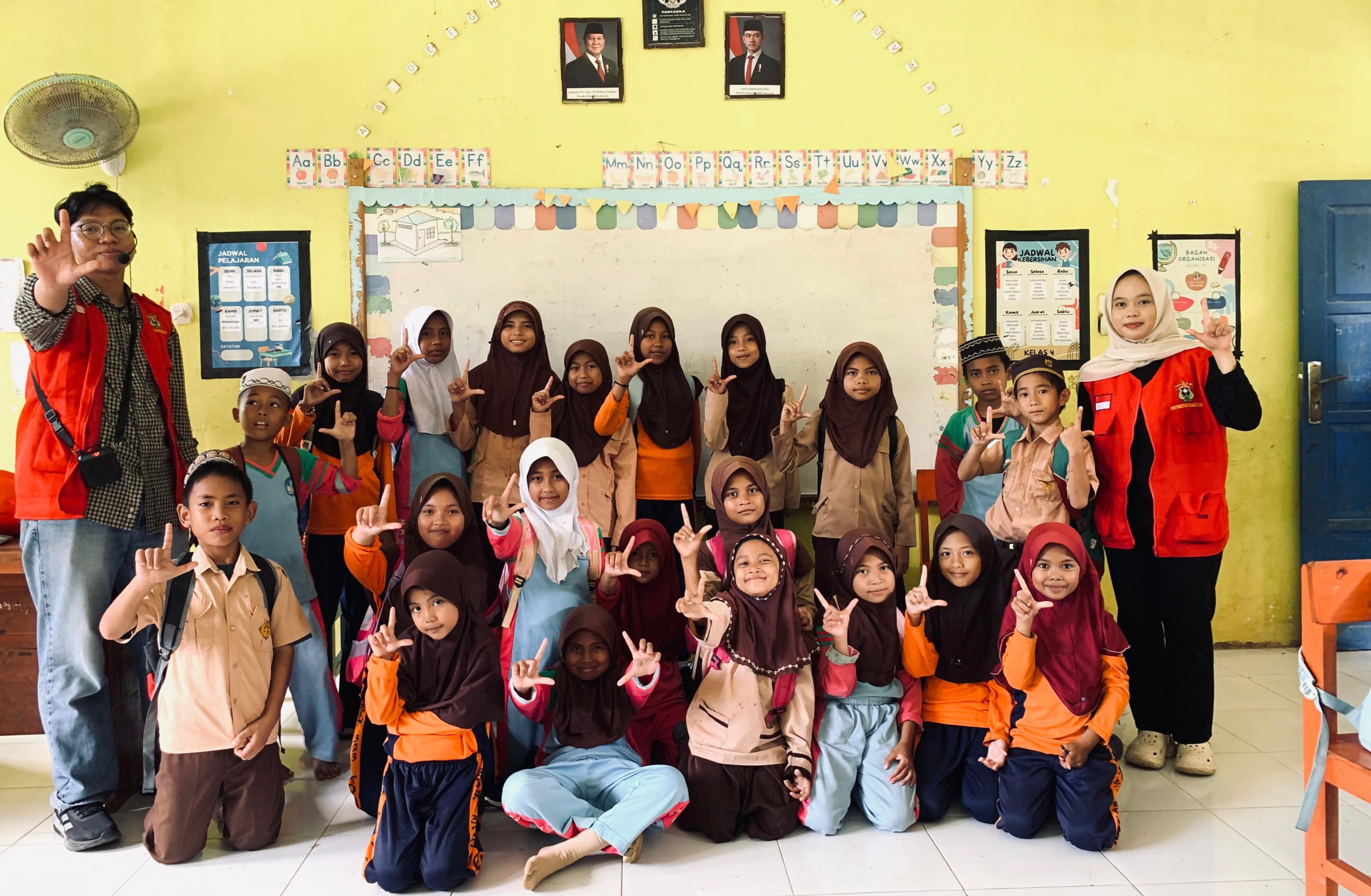 Mahasiswa KKN Unhas Dorong Budaya Baca Anak Lewat Program Literasi Kreatif  di Desa Bijawang