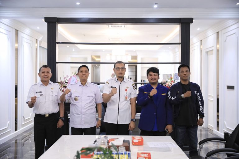 Sekda Makassar Andi Zulkifly menerima audiensi Pengurus Karang Taruna terkait rencana kegiatan HUT ke-65 tahun. (06/08/2025)