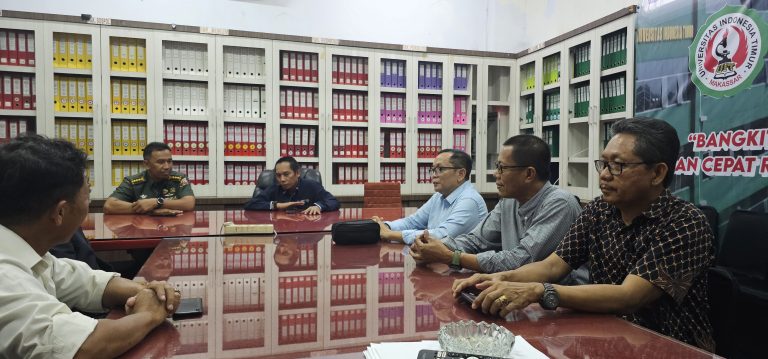 Diskusi bersama Pangdam XIV/Hasanuddin Mayjen TNI Bobby Rinal Makmun, S.I.P., dengan pimpinan Universitas Indonesia Timur (UIT) Makassar dalam rangka penjajakan kerja sama pengembangan SDM dan program strategis pendidikan, bertempat di ruang rapat kampus UIT, Selasa (5/8/2025).