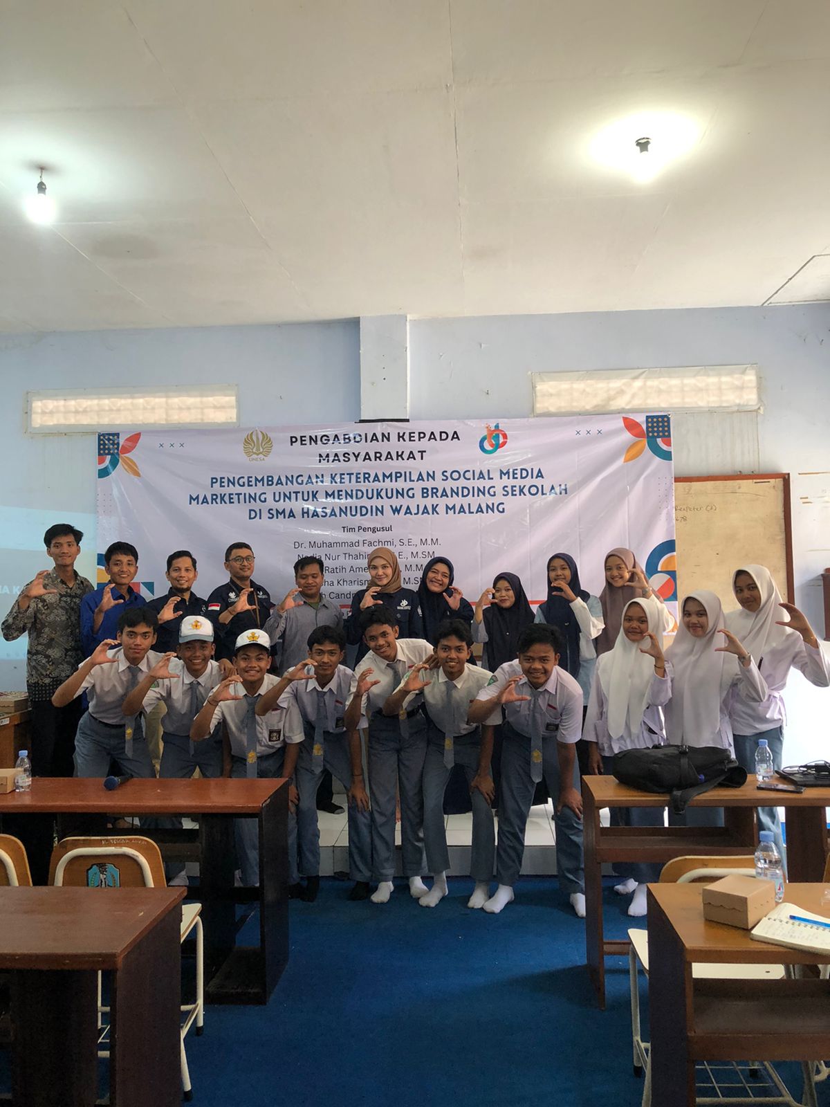UNESA Dukung Transformasi Digital Sekolah Lewat Pelatihan Social Media Marketing di SMA Hasanuddin Wajak Malang