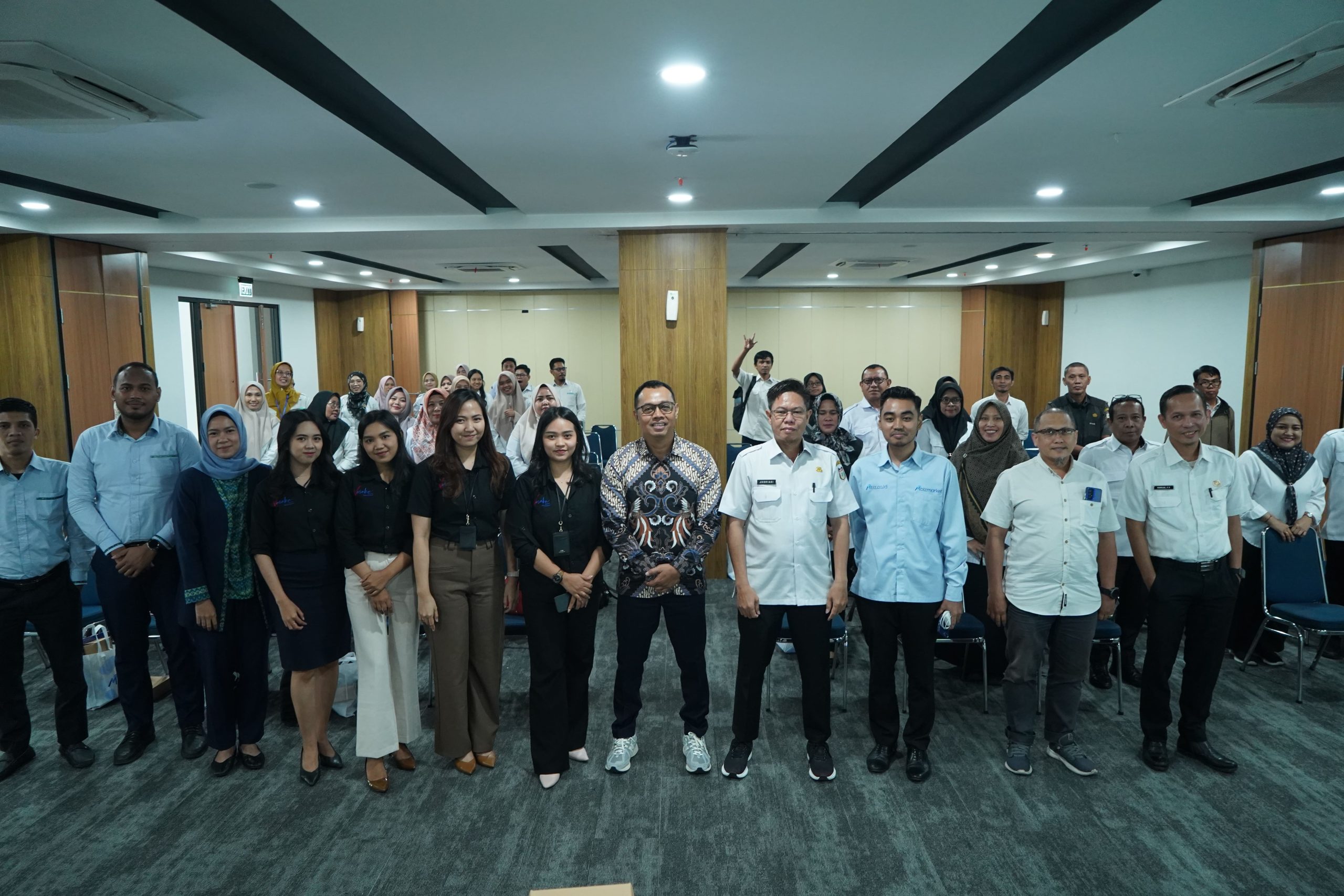 Pemkot Makassar dan Mbizmarket Gelar Sosialisasi serta Refreshment Lokapasar LKPP RI