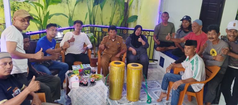 Lurah Kodingareng Sachrir, S.E., M.M. bersama Tokoh Masyarakat dan Pegiat Seni Budaya Kodingareng